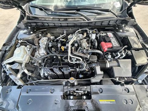 Used 2025 Nissan Altima 2.5 SV FWD image 28