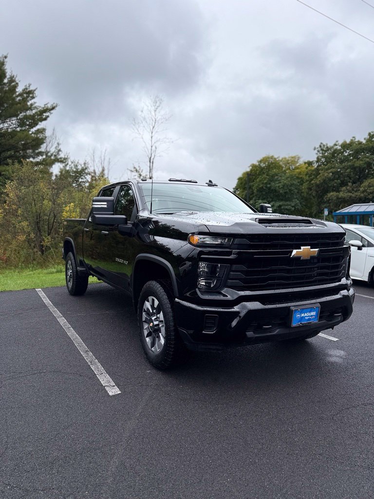 Used 2024 Chevrolet Silverado 2500 Custom w/ Custom Convenience Package AWD/4WD image 3