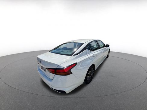 Used 2025 Nissan Altima 2.5 SV image 8