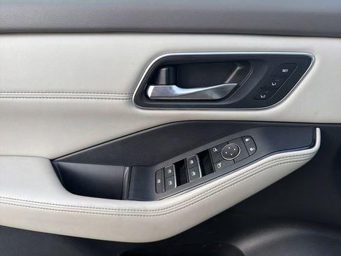 Used 2021 Nissan Rogue SL image 13