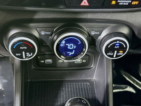 Used 2022 Hyundai Venue Limited image 23