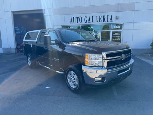 Used 2011 Chevrolet Silverado 2500 LT w/ Interior Plus Package AWD/4WD image 6