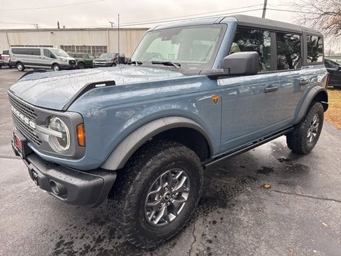 New 2025 Ford Bronco Badlands image 2