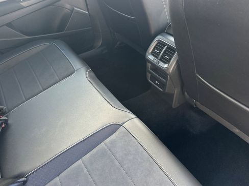 Used 2023 Volkswagen Taos SE w/ Panoramic Sunroof Package image 29