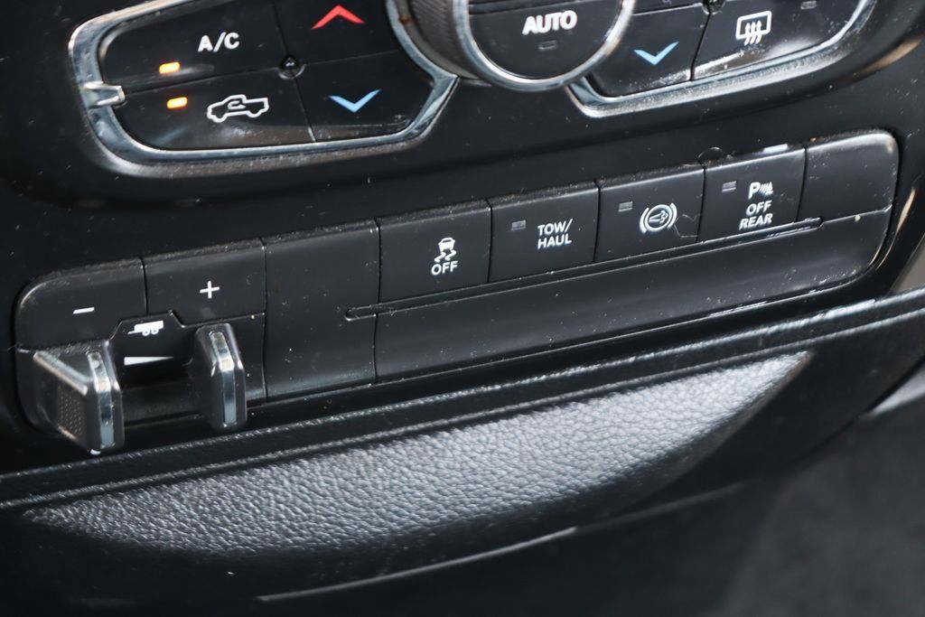 Used 2018 RAM 2500 SLT AWD/4WD image 32