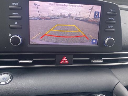 Used 2022 Hyundai Elantra SEL w/ Preferred Accessory Package image 5