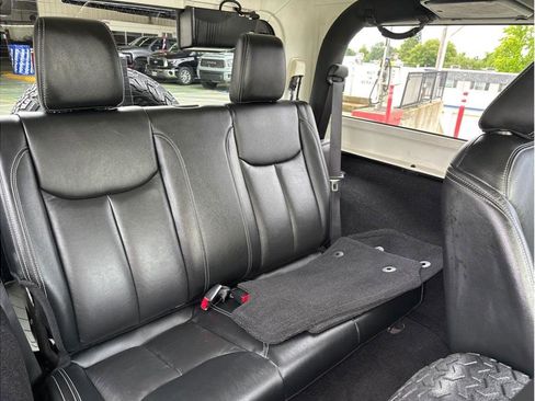 Used 2017 Jeep Wrangler Rubicon w/ Power Convenience Group AWD/4WD image 15