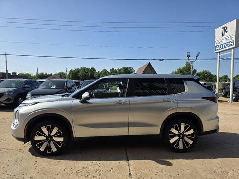 Used 2025 Mitsubishi Outlander SE AWD/4WD image 4