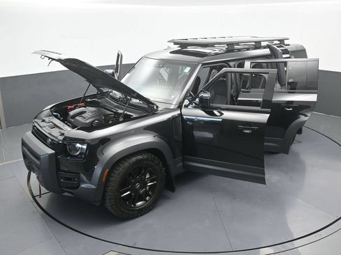 Used 2023 Land Rover Defender 130 SE AWD/4WD image 70