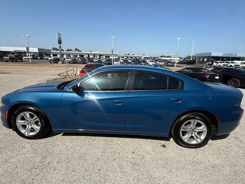 Used 2023 Dodge Charger SXT RWD image 4