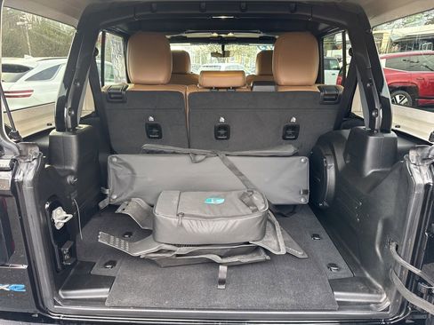 Used 2023 Jeep Wrangler Unlimited Sahara w/ Cold Weather Group image 14