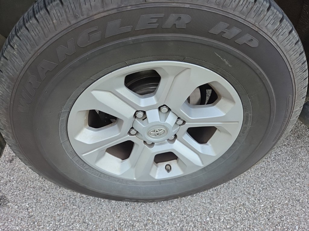 Used 2014 Toyota 4Runner SR5 AWD/4WD image 10