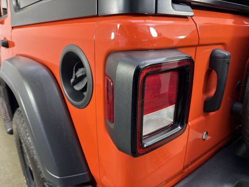 Used 2018 Jeep Wrangler Unlimited Sport AWD/4WD image 29
