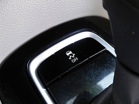 Used 2021 Toyota Corolla LE w/ Carpet Mat Package (TMS) FWD image 32
