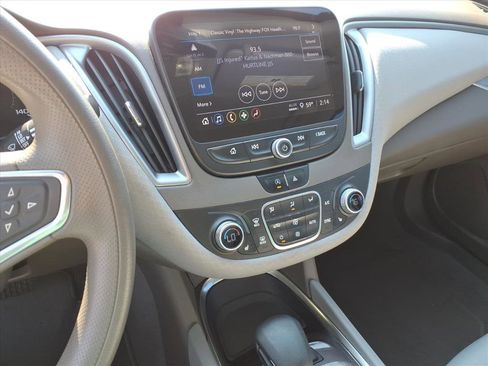 Used 2022 Chevrolet Malibu LT image 22