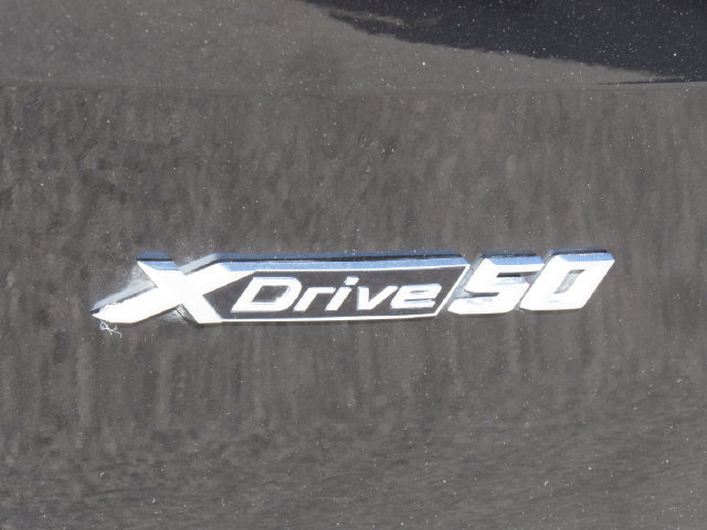 Used 2022 BMW iX xDrive50 w/ Sport Package AWD/4WD image 8
