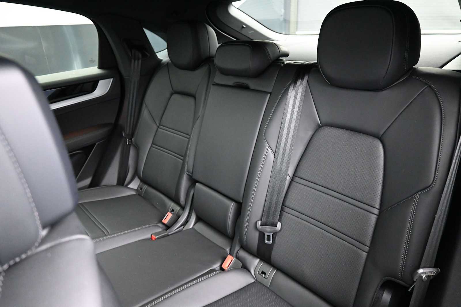 Certified 2025 Porsche Cayenne Coupe AWD/4WD image 17