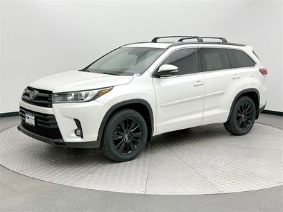 Used 2017 Toyota Highlander SE
