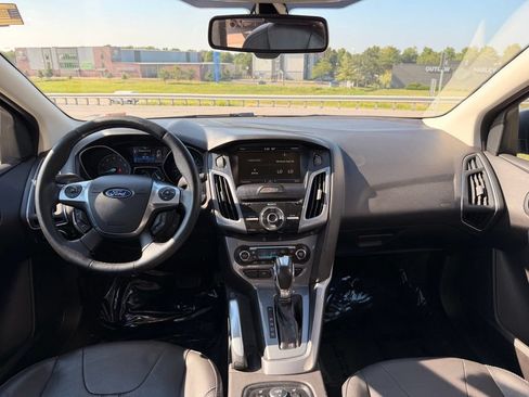 Used 2012 Ford Focus Titanium FWD image 27
