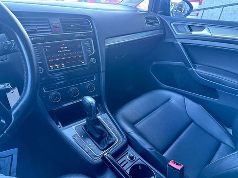 Used 2019 Volkswagen Golf Alltrack S image 19