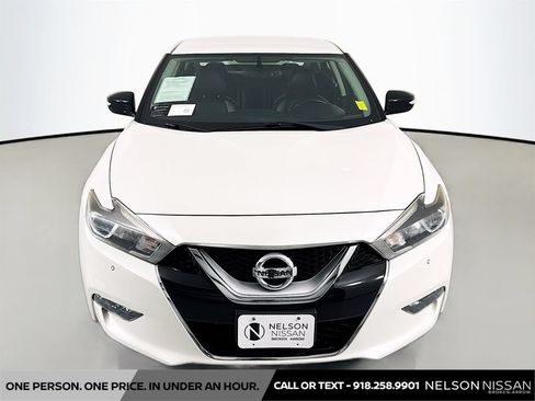 Certified 2017 Nissan Maxima SR w/ Midnight Edition FWD image 2