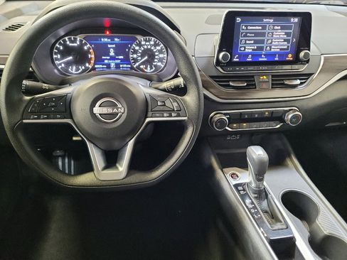 Used 2025 Nissan Altima 2.5 SV FWD image 22