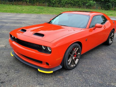 Used 2023 Dodge Challenger SRT Hellcat w/ Plus Package RWD image 6