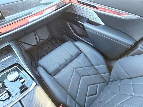 Used 2023 BMW 760i xDrive image 12