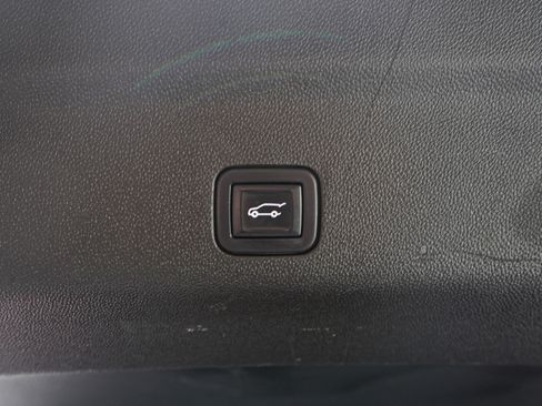 Used 2022 Chevrolet Suburban LT w/ Luxury Package image 13