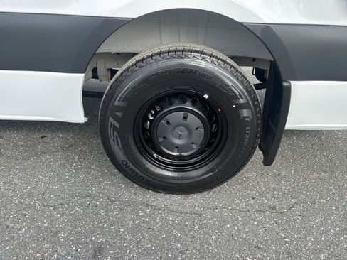 Used 2025 Mercedes-Benz Sprinter 2500 image 25