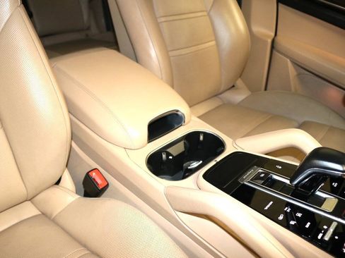 Used 2020 Porsche Cayenne Turbo AWD/4WD image 71