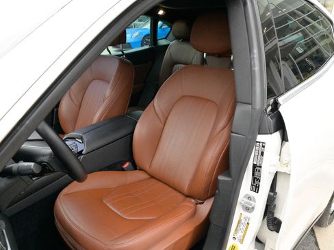 Certified 2018 Maserati Levante image 19