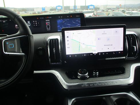 New 2026 Ford Expedition Platinum image 6