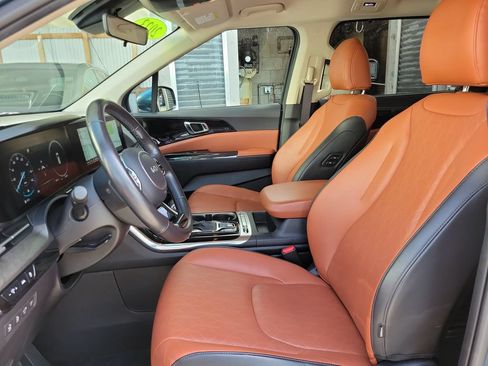 Certified 2023 Kia Carnival SX FWD image 16