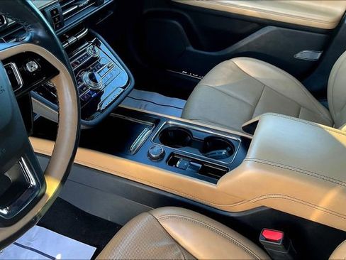 Used 2020 Lincoln Corsair Reserve w/ Equipment Group 201A image 18