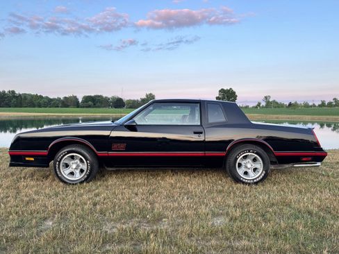 Used 1988 Chevrolet Monte Carlo SS RWD image 2