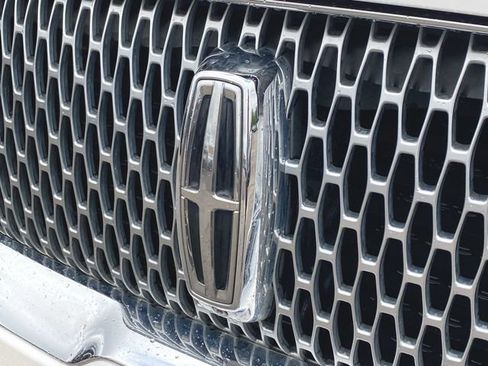 Used 2019 Lincoln Navigator L Reserve w/ Cargo Package AWD/4WD image 11