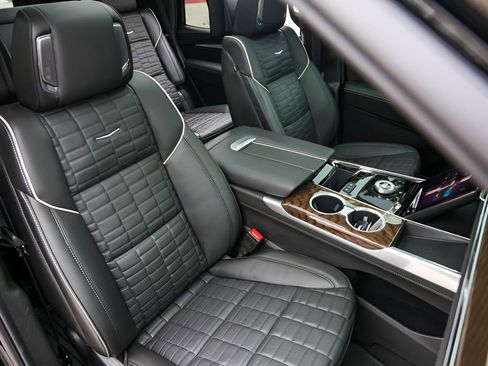 Certified 2025 Cadillac Escalade Sport Platinum w/ LPO, ONYX Package AWD/4WD image 32
