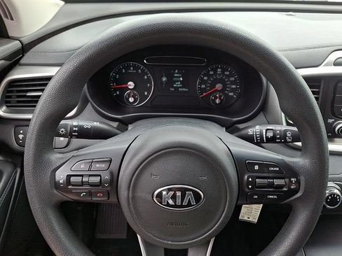Used 2017 Kia Sorento AWD image 19