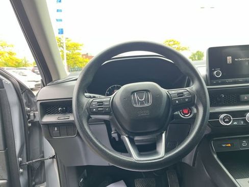 Used 2025 Honda CR-V LX image 13