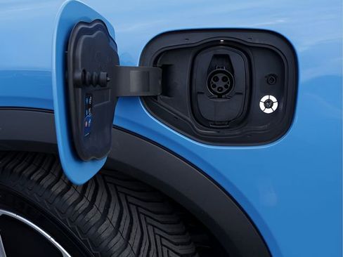 Used 2022 Ford Mustang Mach-E Select image 3