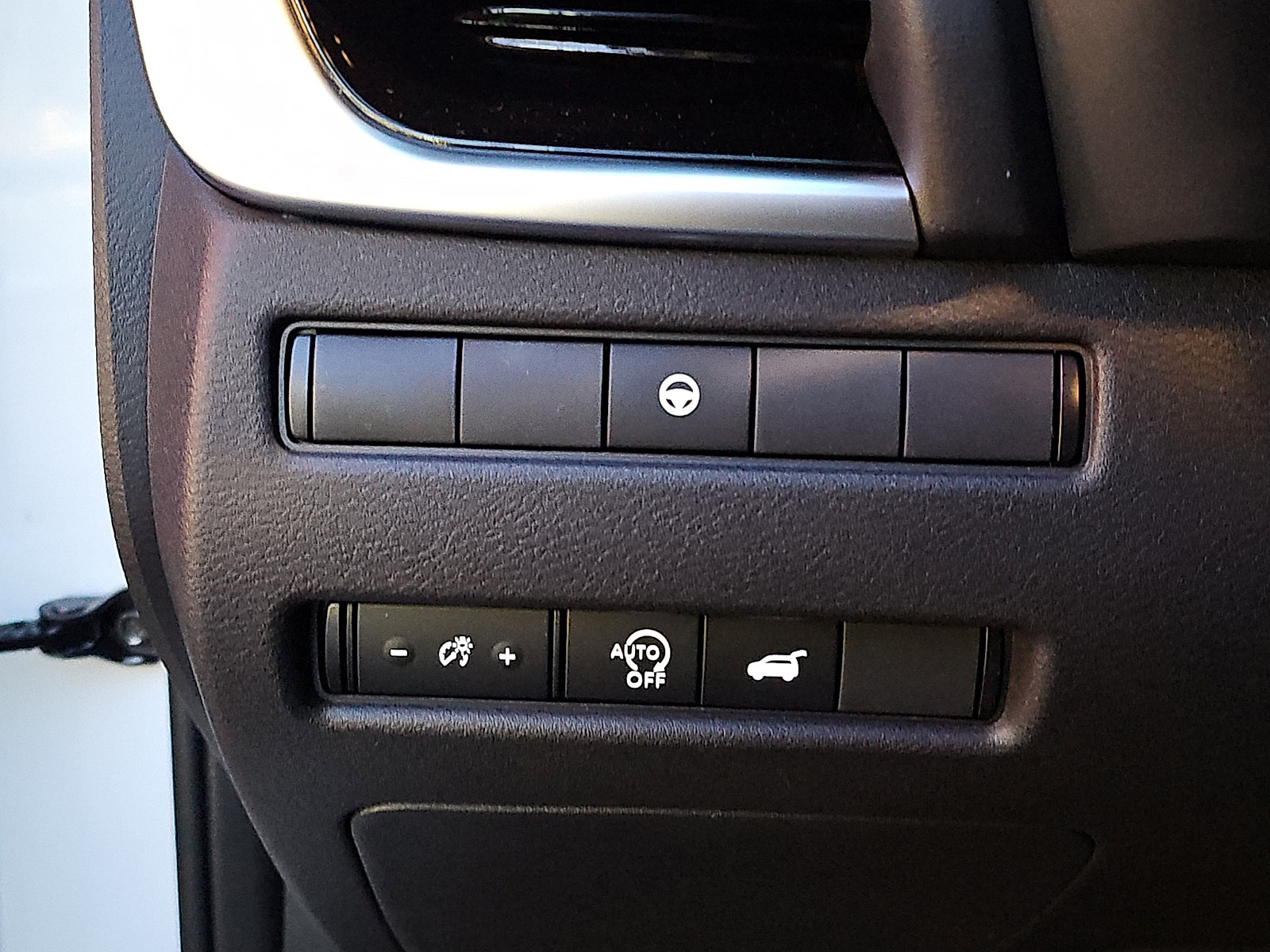 Used 2025 Nissan Rogue SL AWD/4WD image 25