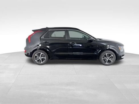 Certified 2025 Kia Niro SX image 6