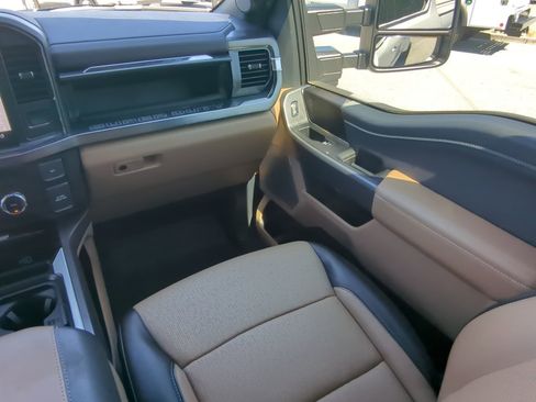 Used 2025 Ford F450 Lariat w/ Lariat Ultimate Package AWD/4WD image 15