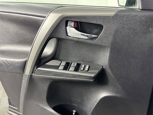 Used 2017 Toyota RAV4 SE image 17