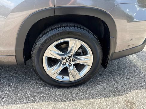 Used 2019 Toyota Highlander Limited AWD/4WD image 20