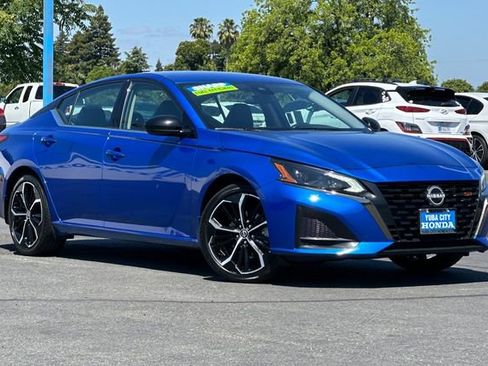 Used 2025 Nissan Altima 2.5 SR FWD image 2
