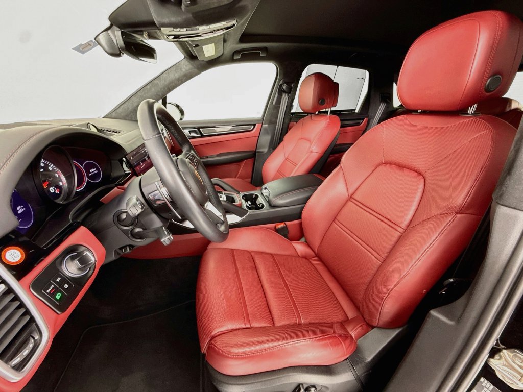 Certified 2023 Porsche Cayenne Turbo AWD/4WD image 5