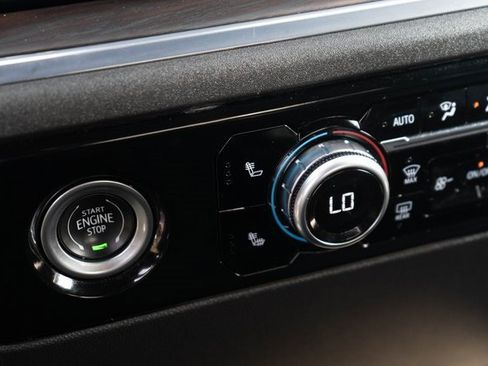 Used 2024 GMC Sierra 1500 SLT image 34