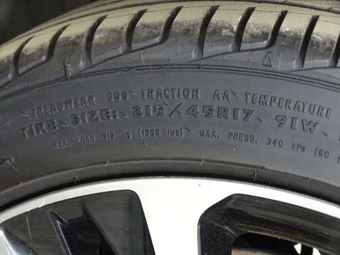 Used 2017 Toyota Corolla SE image 36